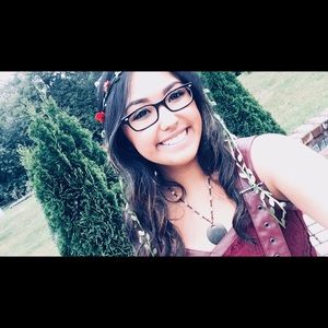 Meet your Posher, Dafne